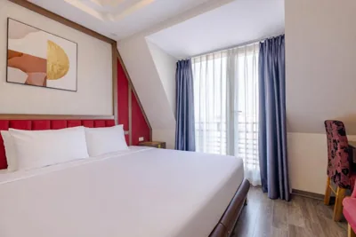 Chambre Quadruple avec balcon — Sky Charm Hanoi Hotel and Spa